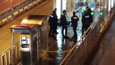 Kısıtlama sonrası metrobüs durağındaki valiz polisi alarma geçirdi