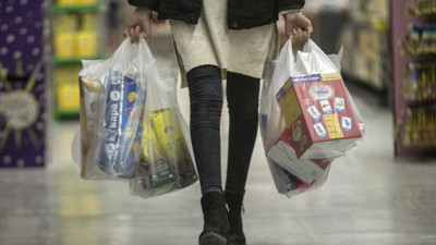 Herkesi ilgilendiriyor. Ücretli poşetlere zam gelecek mi, yeni yılda poşet fiyatları ne olacak