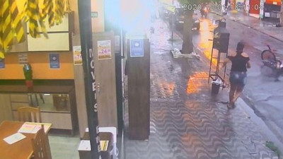 Dünya bu kadını konuşuyor, hırsız bu sefer sert kayaya çarptı, kameralar anbean kaydetti