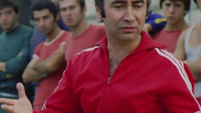 Efsane Yönetmen Ertem Eğilmez’in oğlu Ferdi Eğilmez açıkladı, Badi Ekrem’in eşofmanı Cem Yılmaz’da