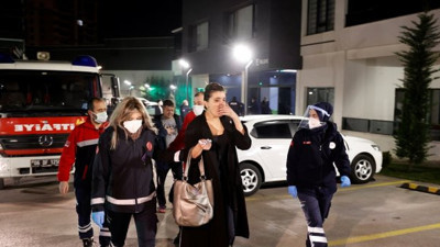 Camlar patladı sokaklara fırladılar. Başkent bir anda alarma geçti