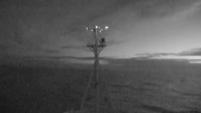 Denizin ortasında büyüleyici görüntü. Gökyüzünde böyle parçalandı