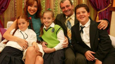 Yıllar sonra yeniden çekilmeye başlandı. Sihirli Annem setinden ilk fotoğraflar geldi