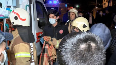 Yüzlerce kişi sokağa döküldü. Arbedede kopan parmağı itfaiyeciler buldu