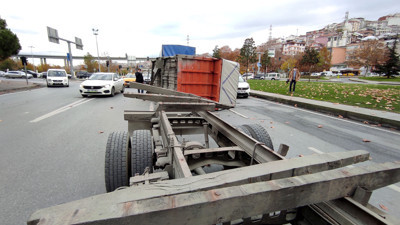 Viraja sert girdi kasa kuş gibi uçup devrildi