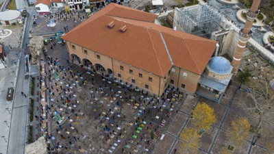 Türkiye'nin dört bir yanından eller Yaradan'a açıldı