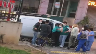 İstanbul'da hamile kadın hastane kapısında doğum yaptı