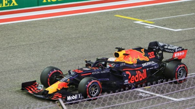 Formula 1'de sezonun son yarışını Max Verstappen kazandı