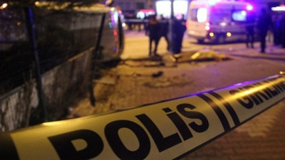 Evlerinde ölü bundular