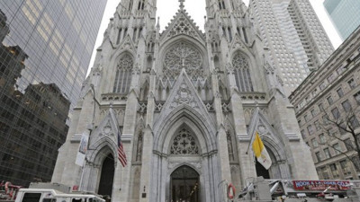 New York'ta katedralde silahlı saldırı