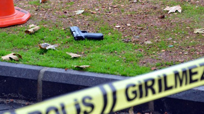 Herkesin gözü önünde kendini vurdu. Vatandaşlar şok yaşadı