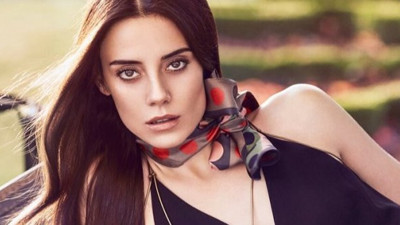 Sadakatsiz dizisinin yıldızı Cansu Dere'den alkışlanacak hareket