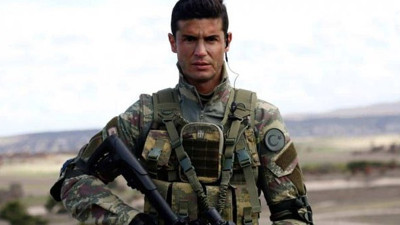 Tamer Karadağlı Savaşçı dizisine dahil oluyor, Berk Oktay Yasak Elma’ya geçmişti