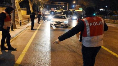 Sokak kısıtlamasına rağmen aranan 348 kişi yakalandı
