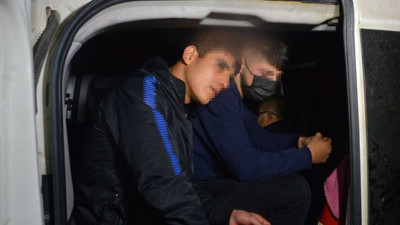 Müşterisinin otomobiliyle turlamaya çıktı. Oto yıkamacısının başına gelmeyen kalmadı