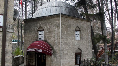 Türbede tente krizi