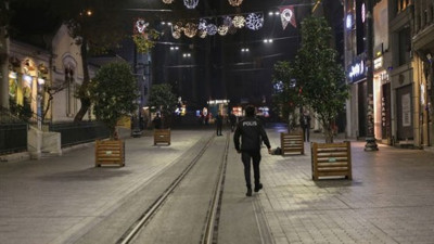 Hafta sonu tüm Türkiye'de uygulanacak sokağa çıkma yasağı başladı