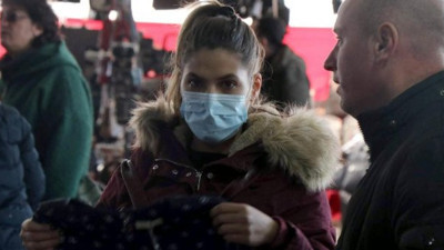 Türk profesör 'yanlış biliniyor' diye duyurdu. Korona virüs asıl böyle bulaşıyor