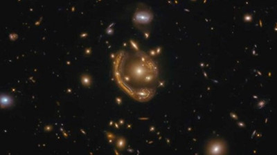 Uzayın derinliklerinde devasa Einstein halkası böyle görüntülendi