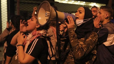 Lübnan'da öğrenciler üniversite harçlarının dolara bağlanmasını protesto etti