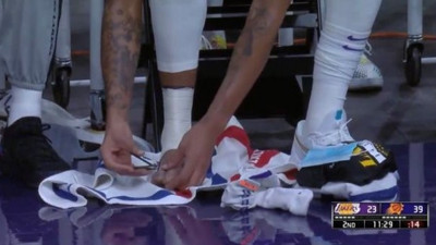 NBA oyuncusu Antony Davis’den görülmemiş hareket. Maç sırasında öyle bir şey yaptı ki