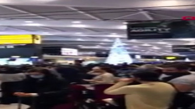 İngiltere'de yüzlerce kişi mutasyondan kaçmak için havalimanına akın etti