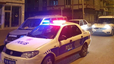 Kız kardeşi yerine annesini öldürdü