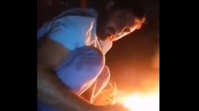 Tavuğun kafasını kopartıp ateşe atan adama büyük tepki