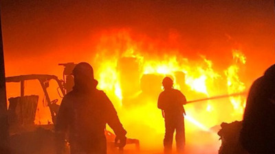 Geri dönüşüm tesisi alev alev yandı