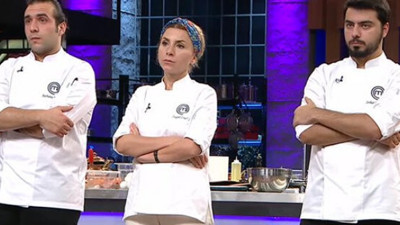 MasterChef Türkiye'de final heyecanı. MasterChef Türkiye’de 2. Eleme adayı kim oldu. 22 Aralık MasterChef Türkiye’de gecenin birincisi Barbaros mu, Serhat mı, Özgül mü?