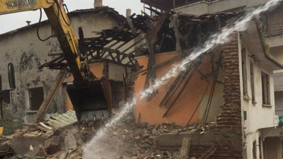 Tekirdağ'da tehlikeli binalar yıkılmaya devam ediyor
