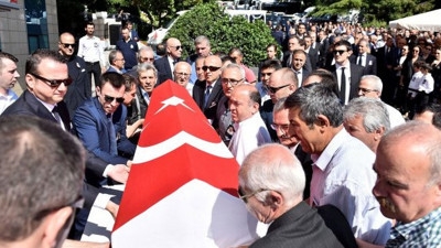 Etiler'deki mezarlıkta hareketli anlar. Milyarder iş insanının mezarı gizlice açıldı