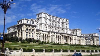 Romanya'da koalisyon hükümeti parlamentodan geçti