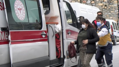 Karısını ve baldızını bıçaklayıp kaçtı