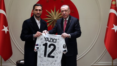 Cumhurbaşkanı Erdoğan, milli futbolcu Yusuf Yazıcı'yı kabul etti