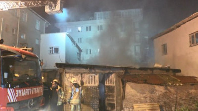 Sancaktepe'de alev alev yanan atölyeden bekçi canını zor kurtardı