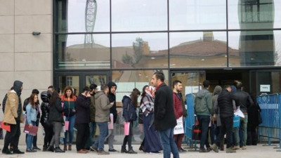 İstediği kadar inkar edilsin, ülkenin gerçekleri çuvala sığmıyor. 81 kişi alınacak, 17 bin kişi başvurdu