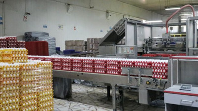 Marketlerdeki büyük yumurta oyunu. Markete girince yumurta tezgahını fark edeceksiniz Yumurta nasıl 36 TL oldu. Yuh artık!