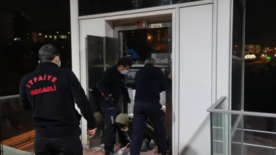 Kocaeli'de asansörde kalan iki kardeş kurtuldu