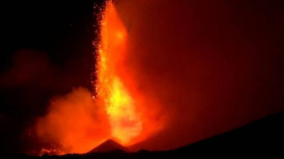 Japonya'da yanardağ patladı (28 Aralık 2020)