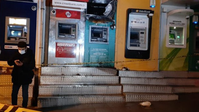 Esenyurt'ta ATM alev alev yandı