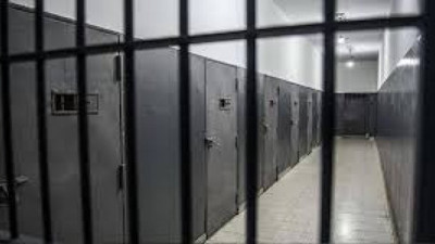 Babaya yumruğa hapis cezası