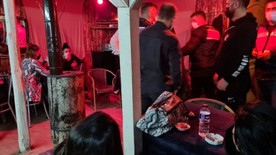 Sokağa çıkma kısıtlamasında eğlence