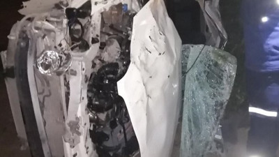 Portakal bahçesine uçan araçta 2 kişi can verdi