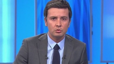 TRT koridorları bu aşkla çalkalanıyor. Sunucu Ersin Düzen’in yeni aşkı arkadaşının eski aşkı