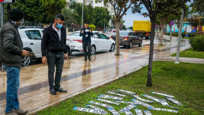Antalya'da şiddetli yağışlar bir parkı plaka pazarına döndürdü