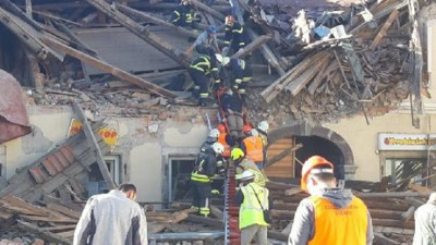 Hırvatistan'daki depremden son görüntüler. Tek katlı evler yerle bir oldu