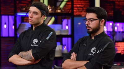 MasterChef Türkiye’de ikinci finalist belli oldu. 29 Aralık MasterChef Emir ve Serhat düellosunu kim kazandı