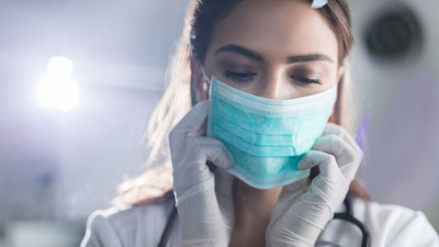 ABD'li hemşire Pfizer aşısı olduktan 1 hafta sonra virüse yakalandı