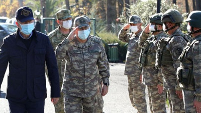 Milli Savunma Bakanı Akar ve TSK komuta kademesi sınırda denetmelerde bulunuyor